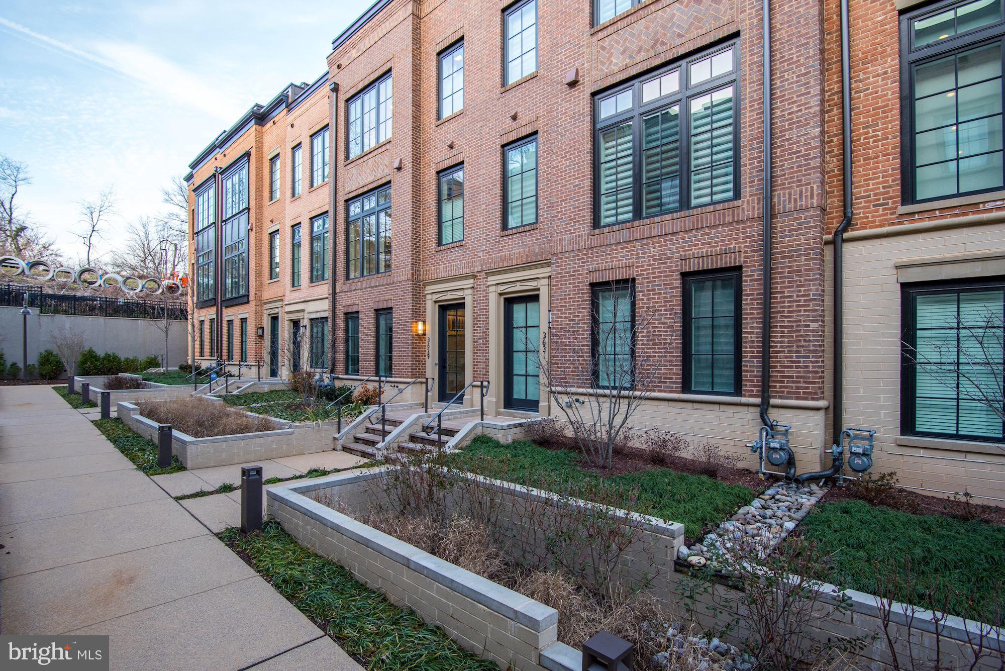 THE BROWNSTONES AT CHEVY CHASE LAKE - Residential