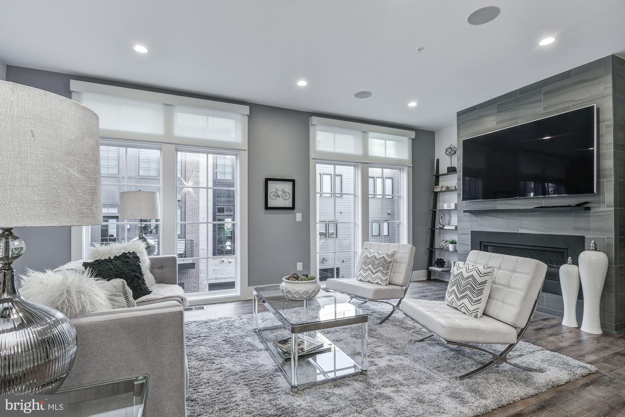 THE BROWNSTONES AT CHEVY CHASE LAKE - Residential