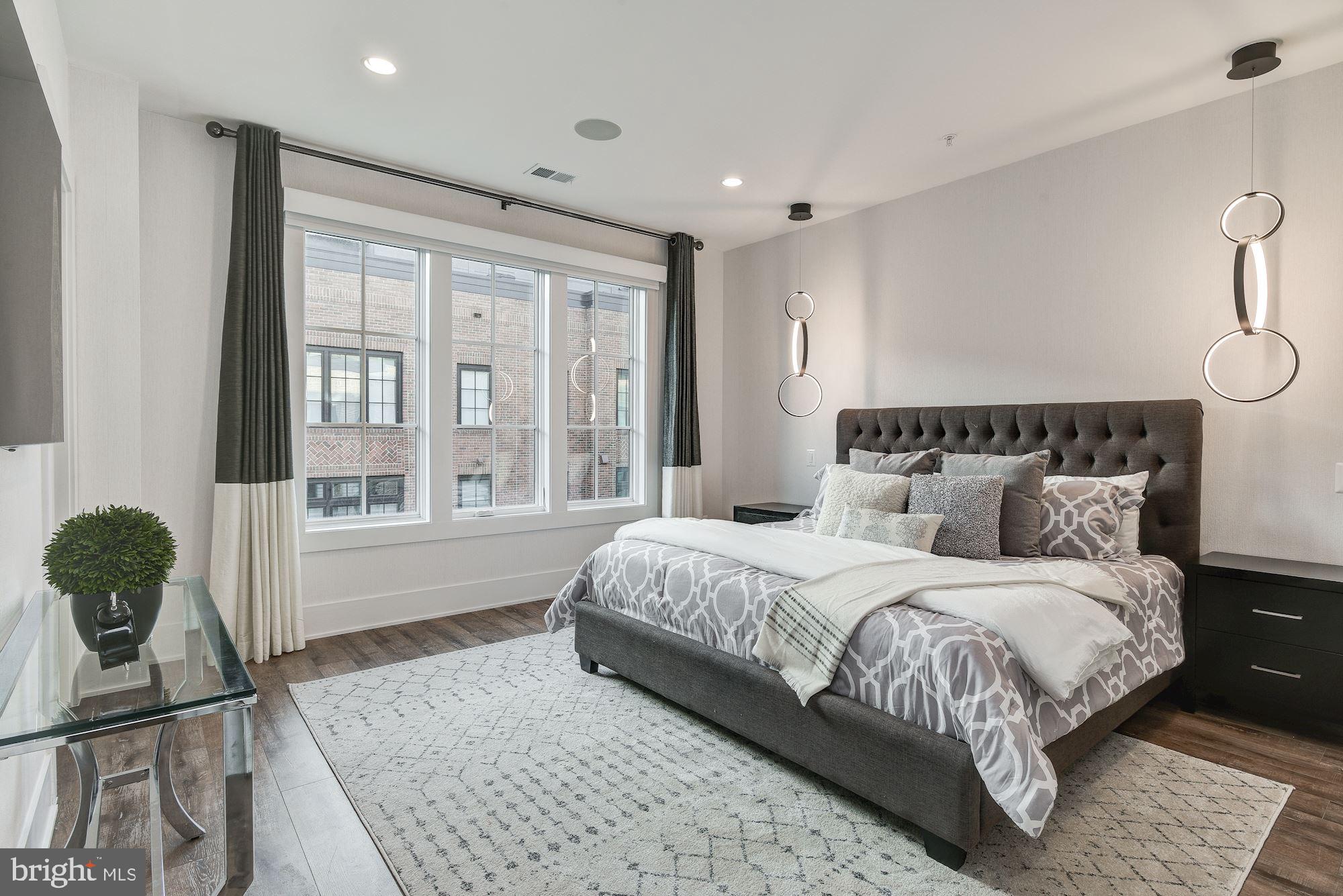 THE BROWNSTONES AT CHEVY CHASE LAKE - Residential