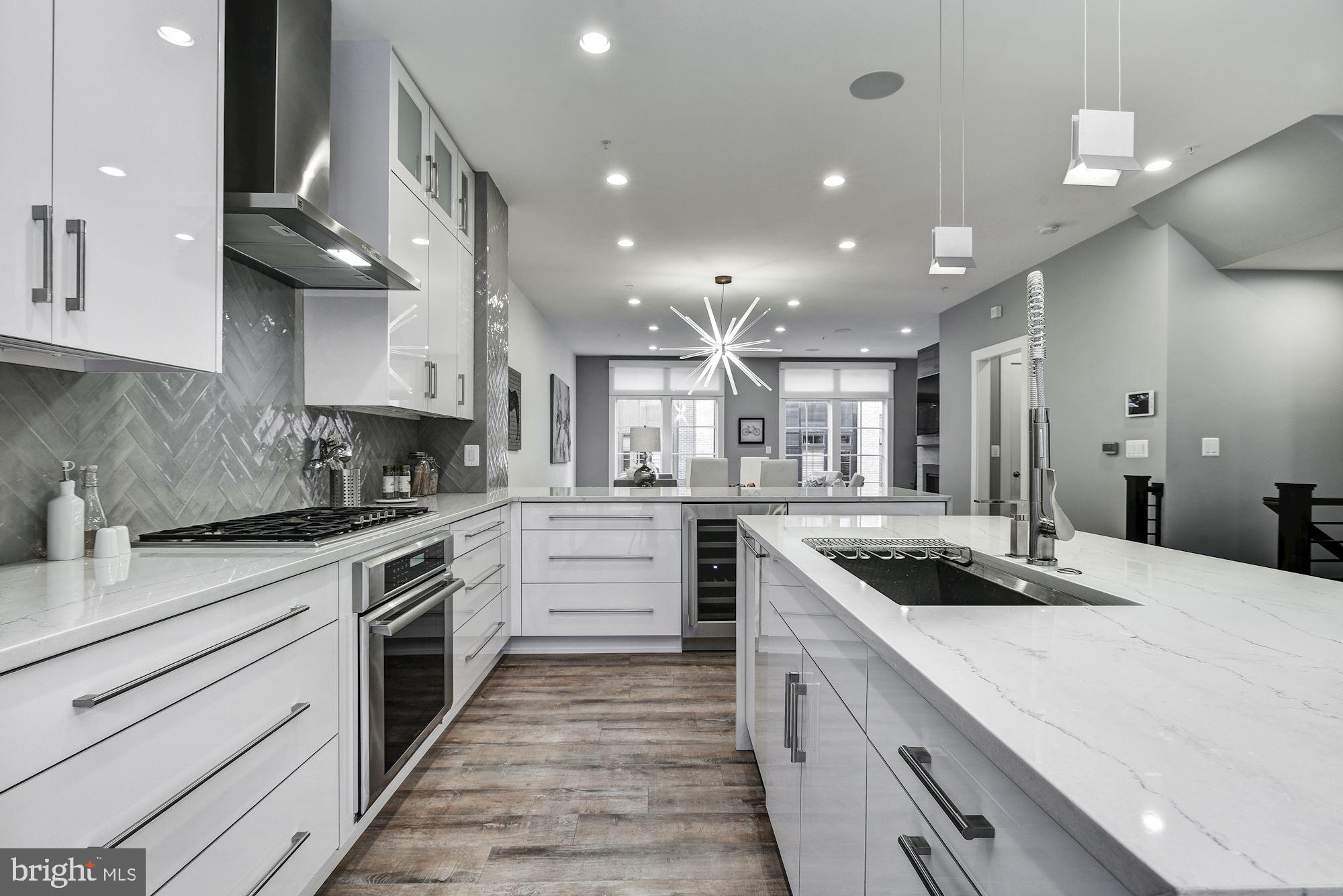 THE BROWNSTONES AT CHEVY CHASE LAKE - Residential