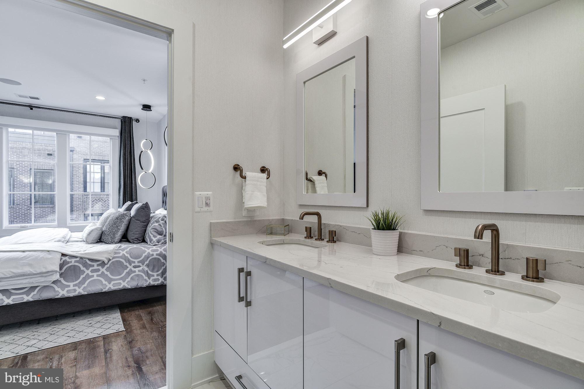 THE BROWNSTONES AT CHEVY CHASE LAKE - Residential