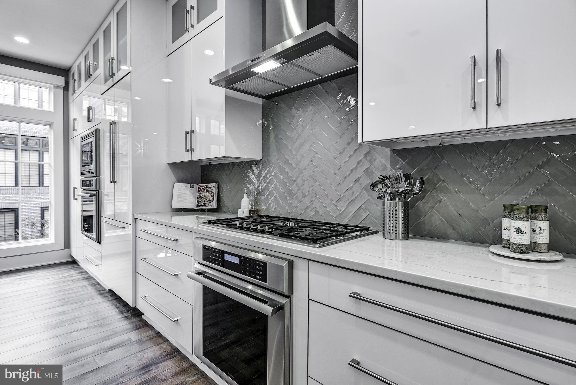 THE BROWNSTONES AT CHEVY CHASE LAKE - Residential