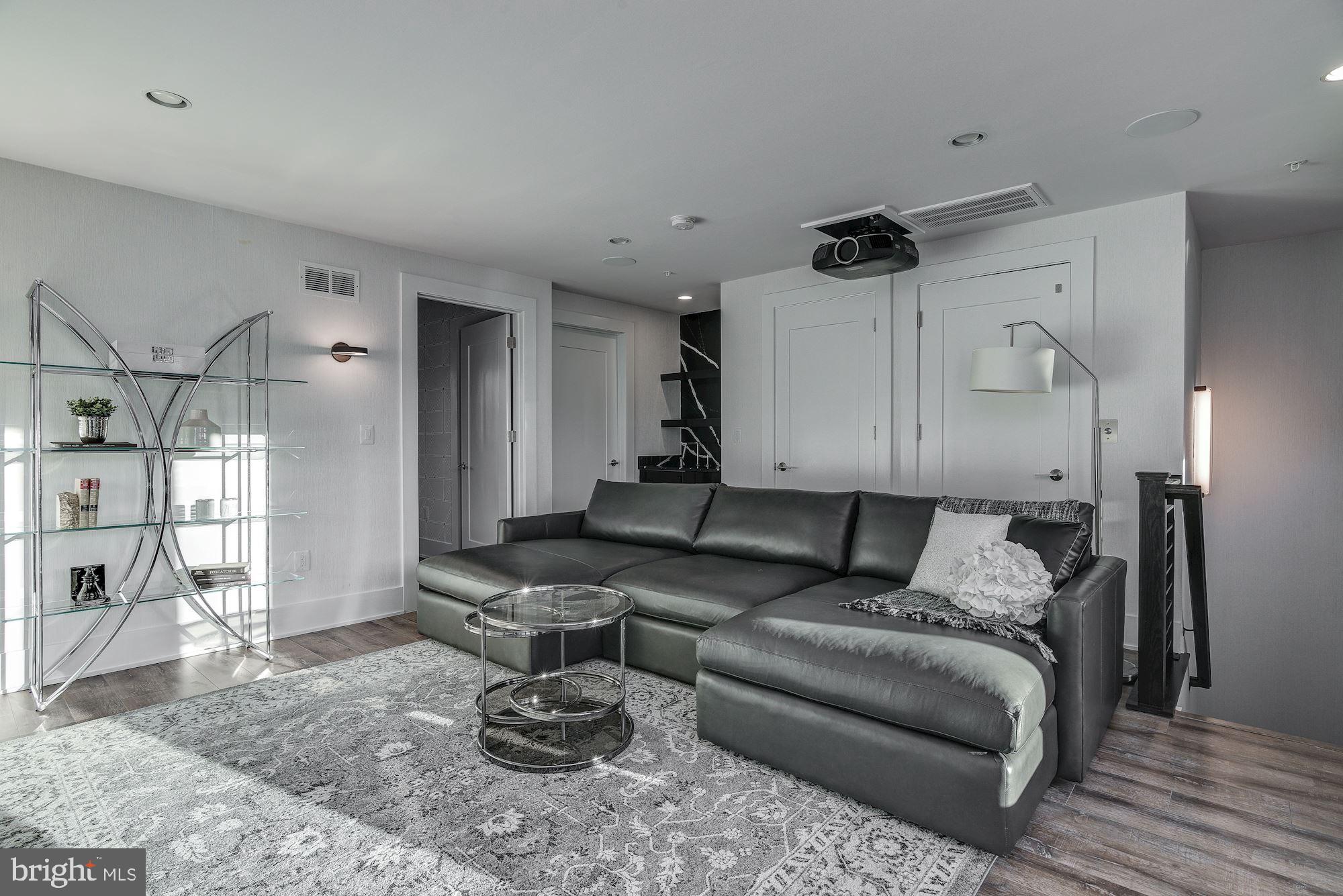 THE BROWNSTONES AT CHEVY CHASE LAKE - Residential