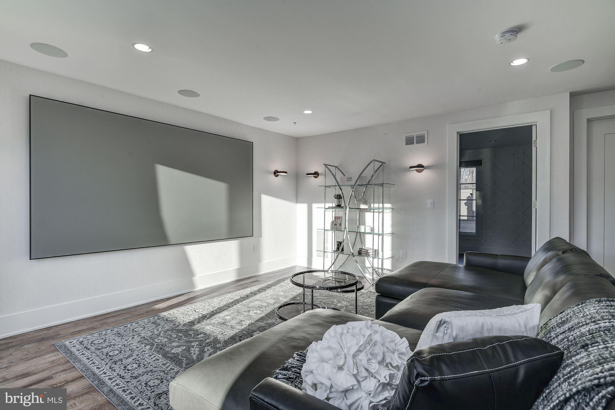 THE BROWNSTONES AT CHEVY CHASE LAKE - Residential