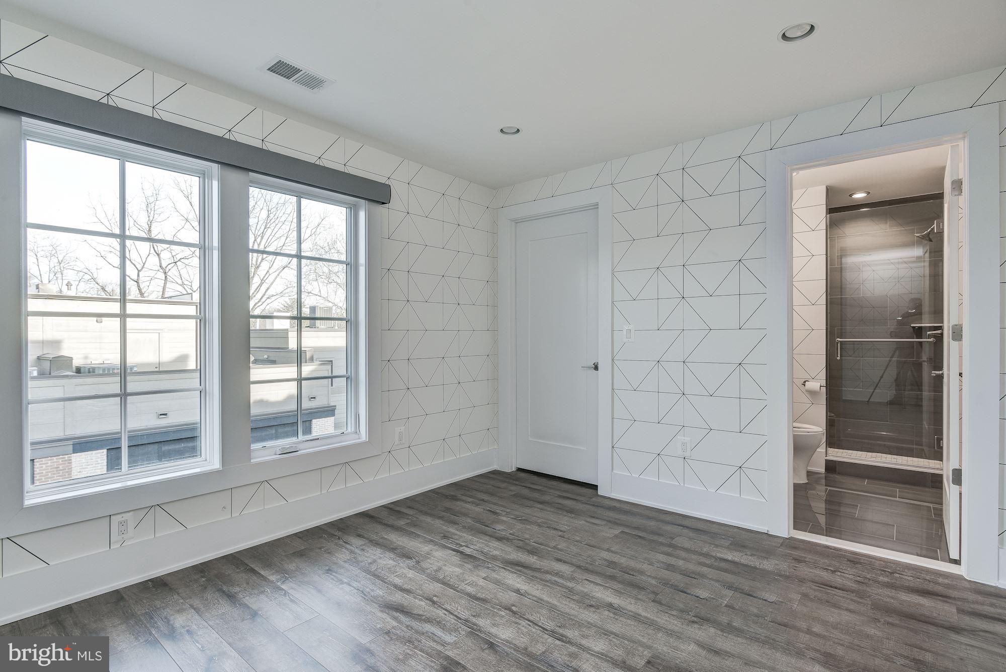 THE BROWNSTONES AT CHEVY CHASE LAKE - Residential