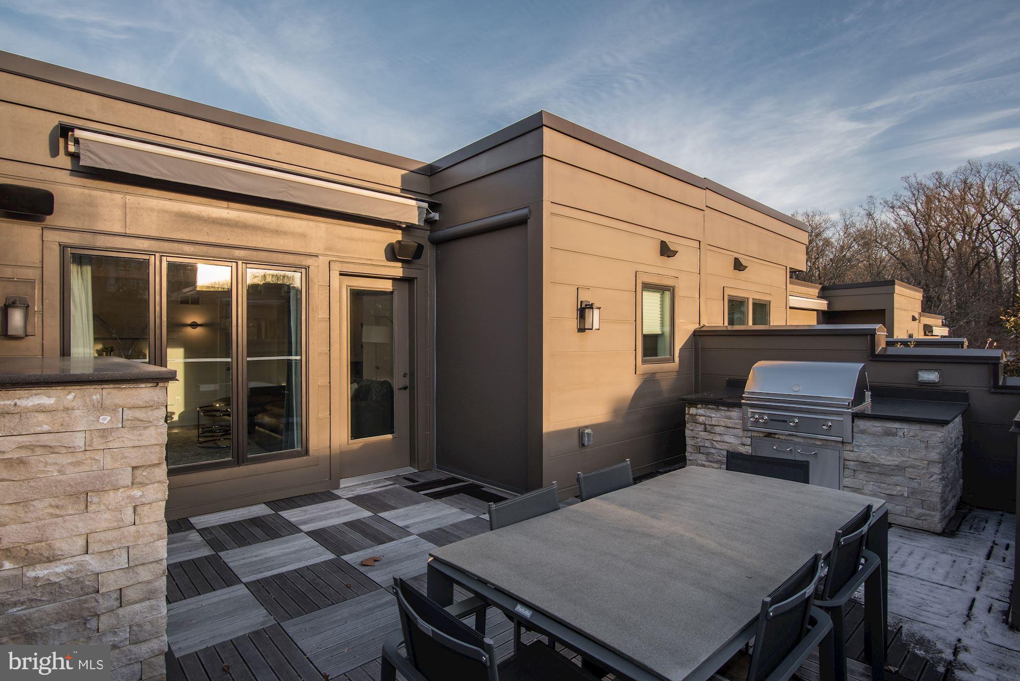 THE BROWNSTONES AT CHEVY CHASE LAKE - Residential