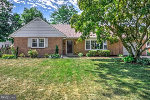 Photo of 348 Sun Valley Drive, Leola, PA 17540 (MLS # PALA2053736)