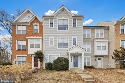 Townhouse For Sale - 2220 Commissary Circle<br/> ODENTON, MD 21113