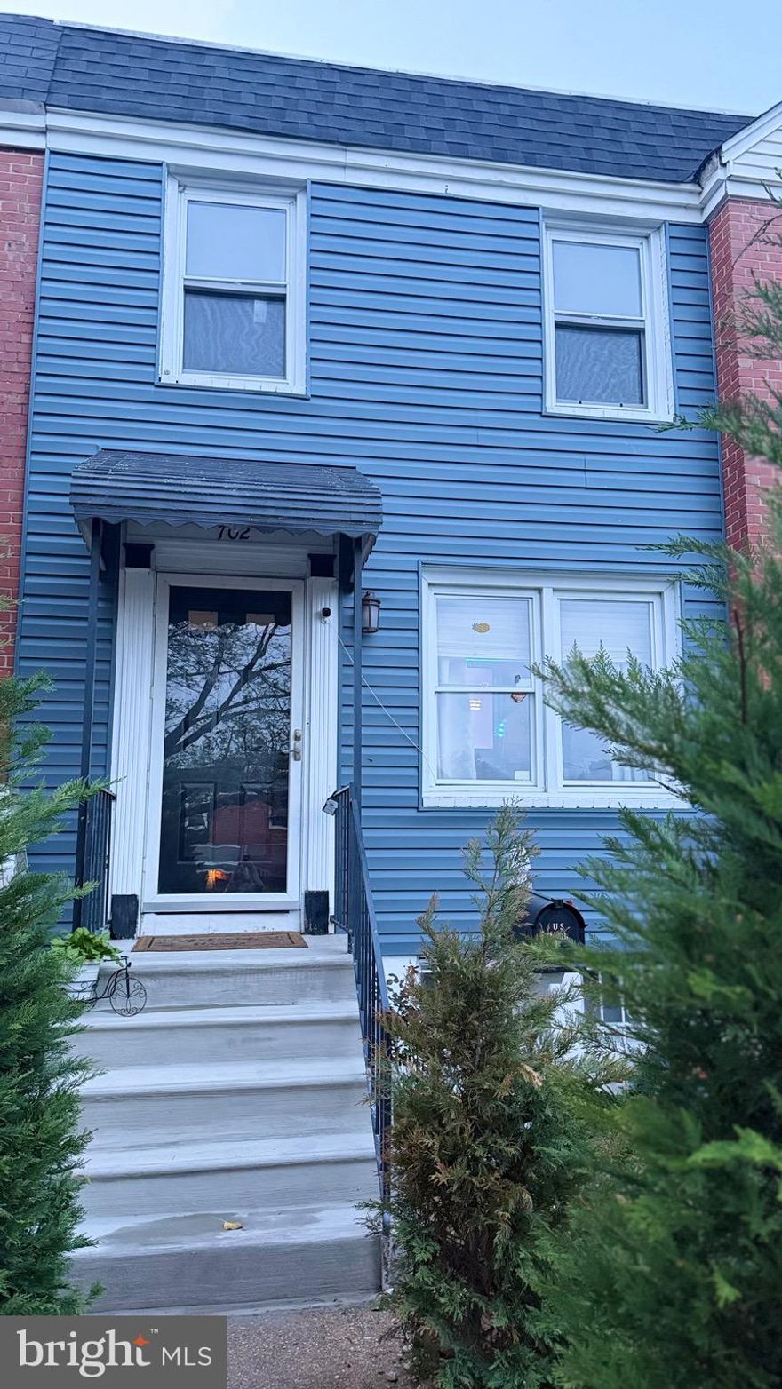 Welcome to this beautifully updated home in the quiet, desirable neighborhood of Yale Heights. From top to bottom, this home has been thoughtfully renovated and is move-in ready.  Inside, you’ll find 3 comfortable bedrooms, 2 bathrooms, and a fully finished walkout basement perfect for extra living space or entertaining.   The open kitchen is a true highlight, featuring quartz countertops, plenty of cabinet space, and stainless steel appliances, making it ideal for everyday living and hosting.
Step outside from the kitchen onto a spacious deck, perfect for relaxing evenings, family gatherings, or summer cookouts.   The home also offers attractive flooring throughout, with cozy carpeting in the bedrooms for added comfort.  With new siding, fresh landscaping, and a convenient location close to shopping, dining, and major routes, this home checks all the boxes.
You won’t want to miss this one !