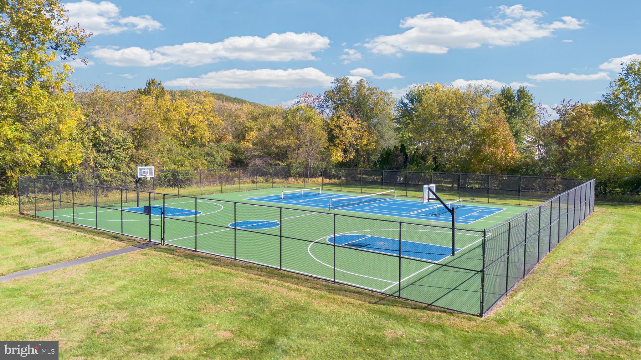 BEAVER RUN KNOLL - Residential