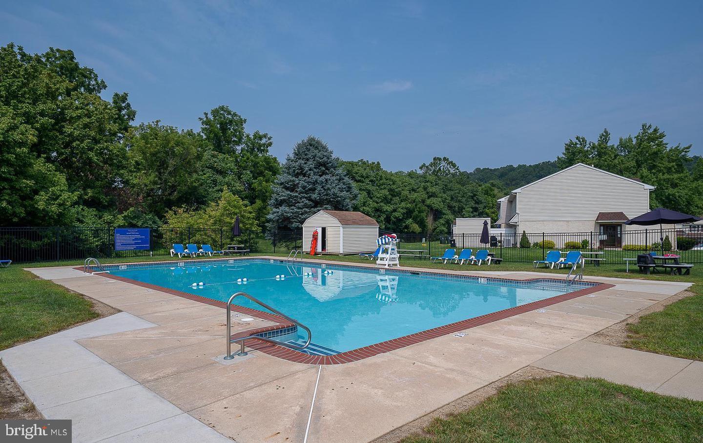 BEAVER RUN KNOLL - Residential