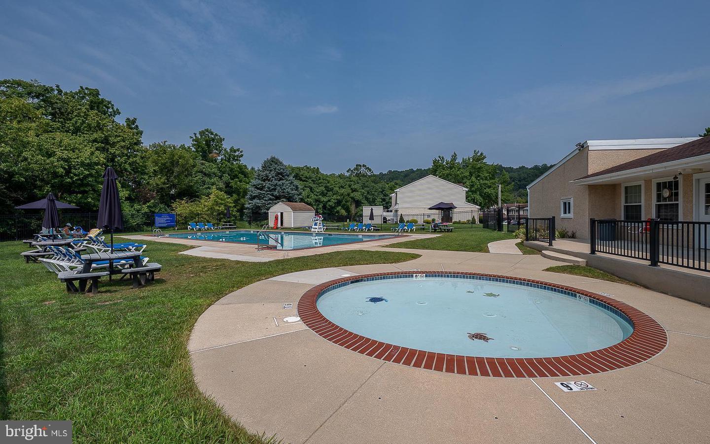 BEAVER RUN KNOLL - Residential