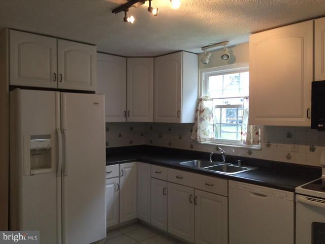 GERMANTOWN ESTATES - Residential Lease