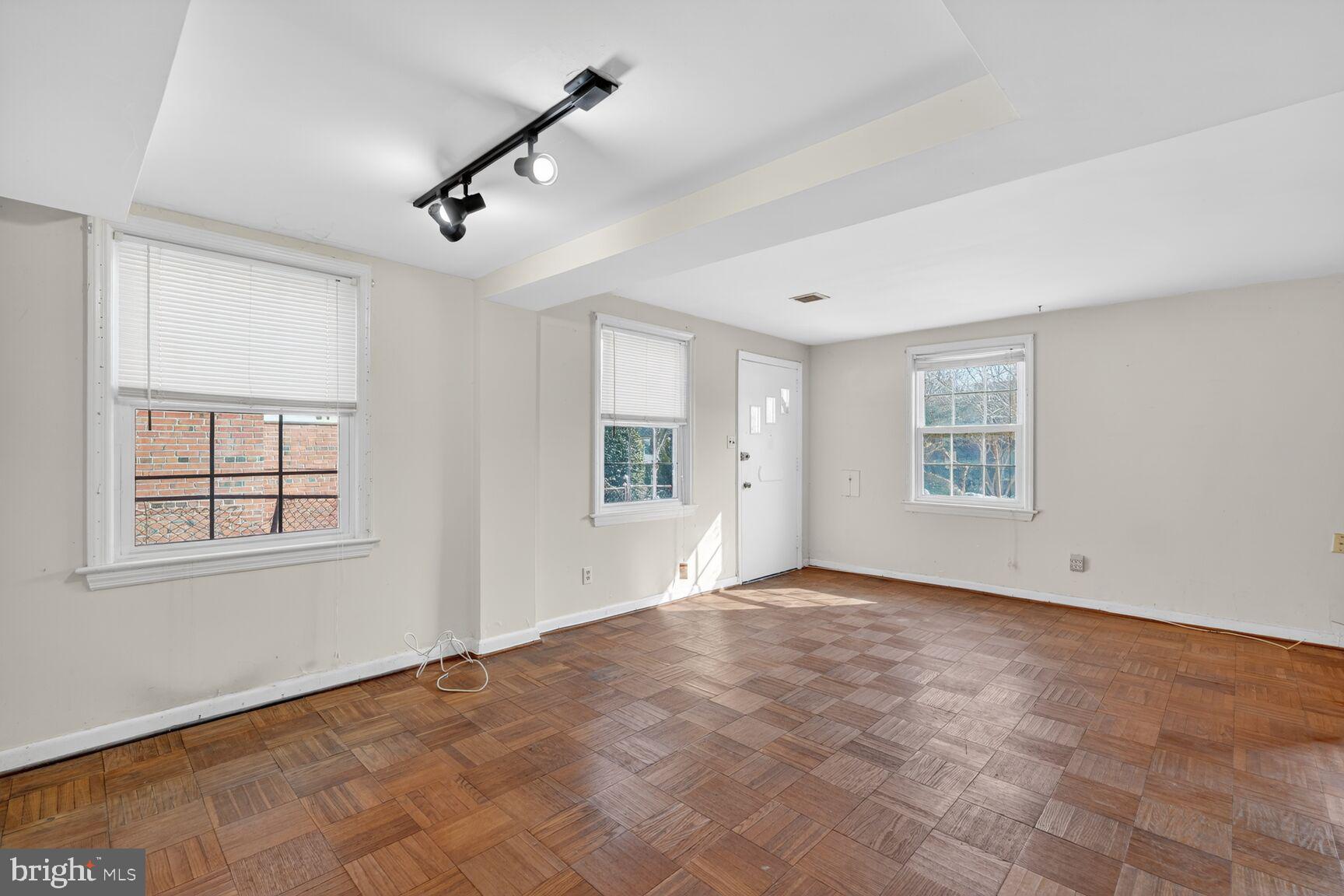 ARLINGTON VILLAGE - Residential Income