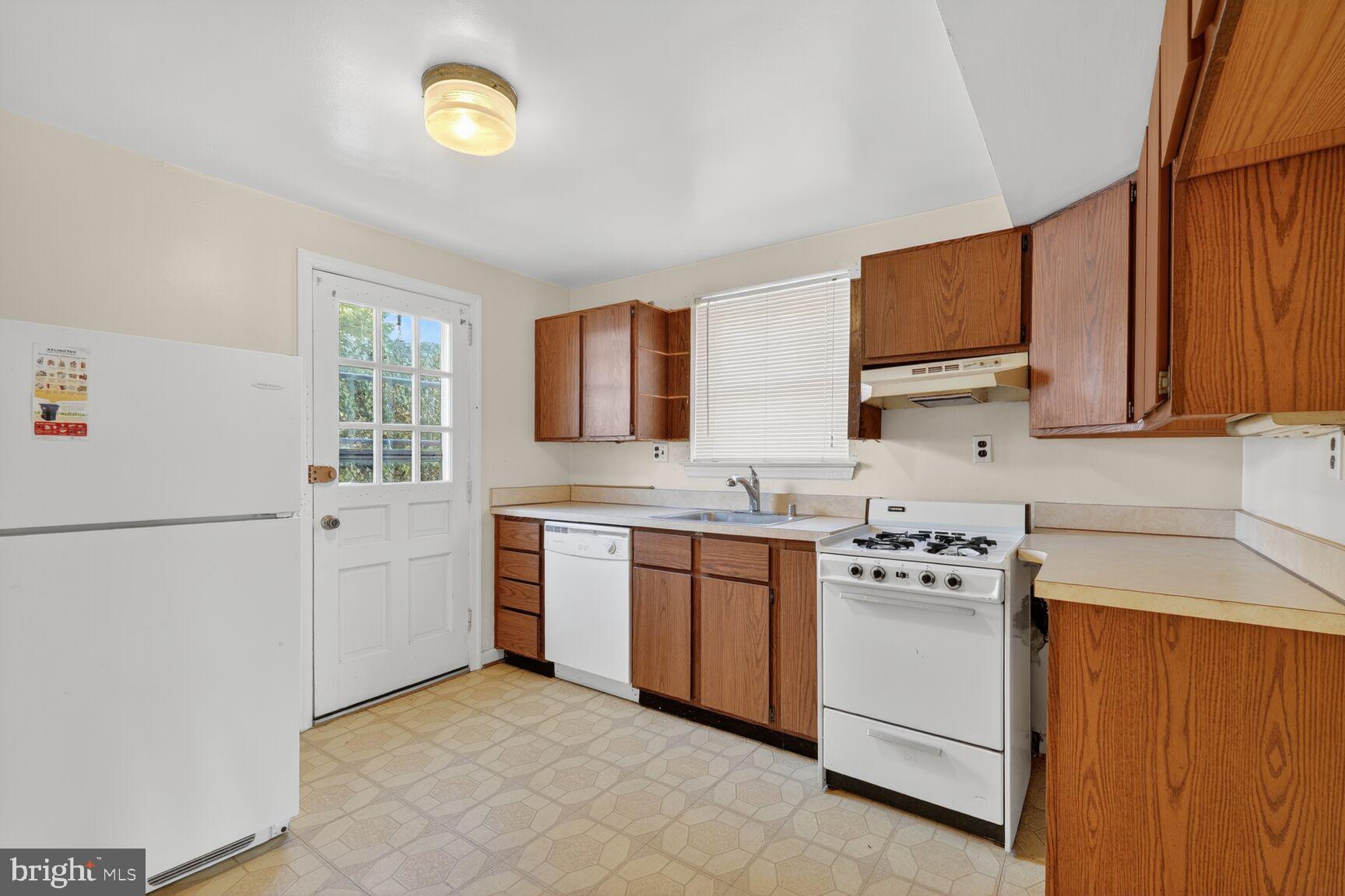 ARLINGTON VILLAGE - Residential Income