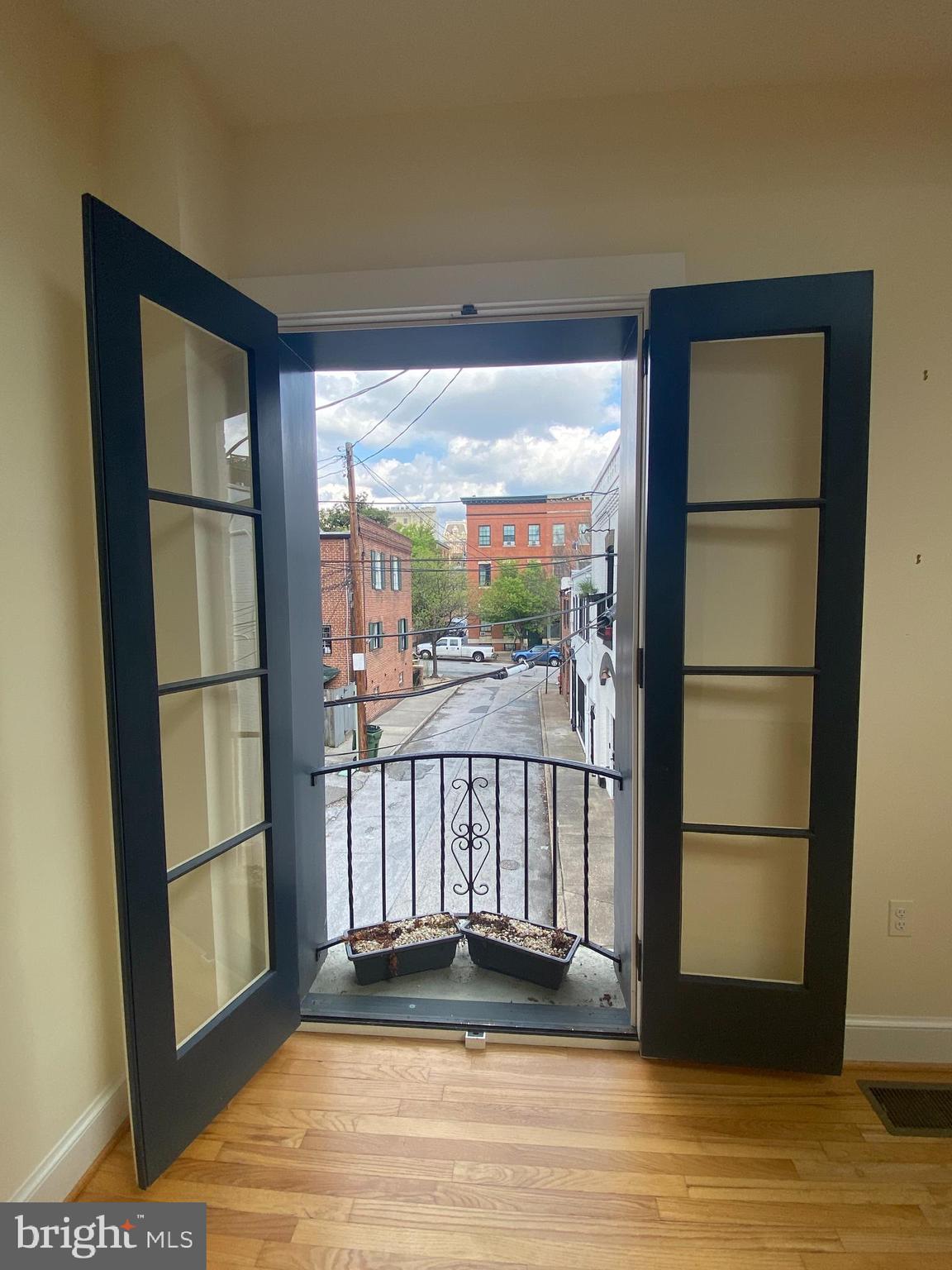 MOUNT VERNON PLACE HISTORIC DISTRICT - Residential Lease