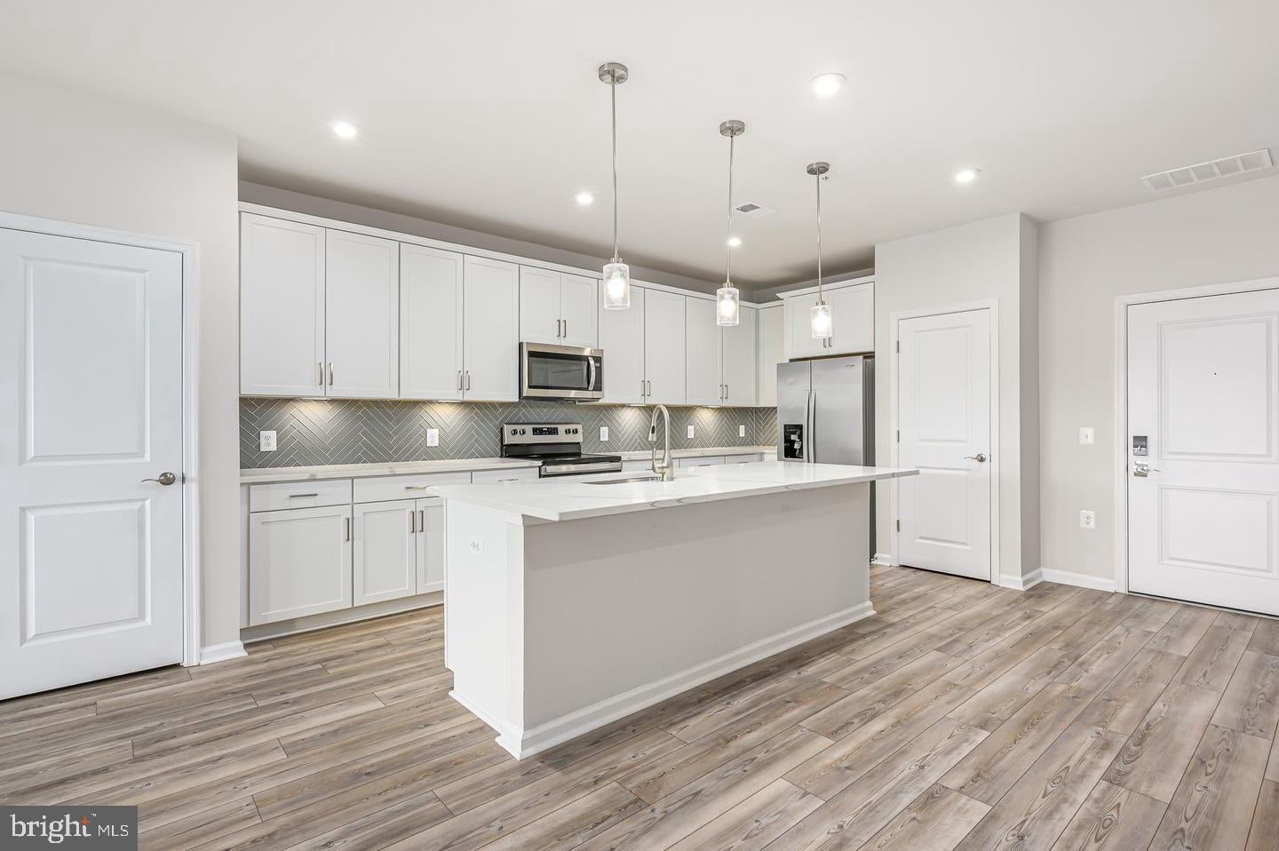 21894 HAWKSBILL HIGH CIRCLE 103