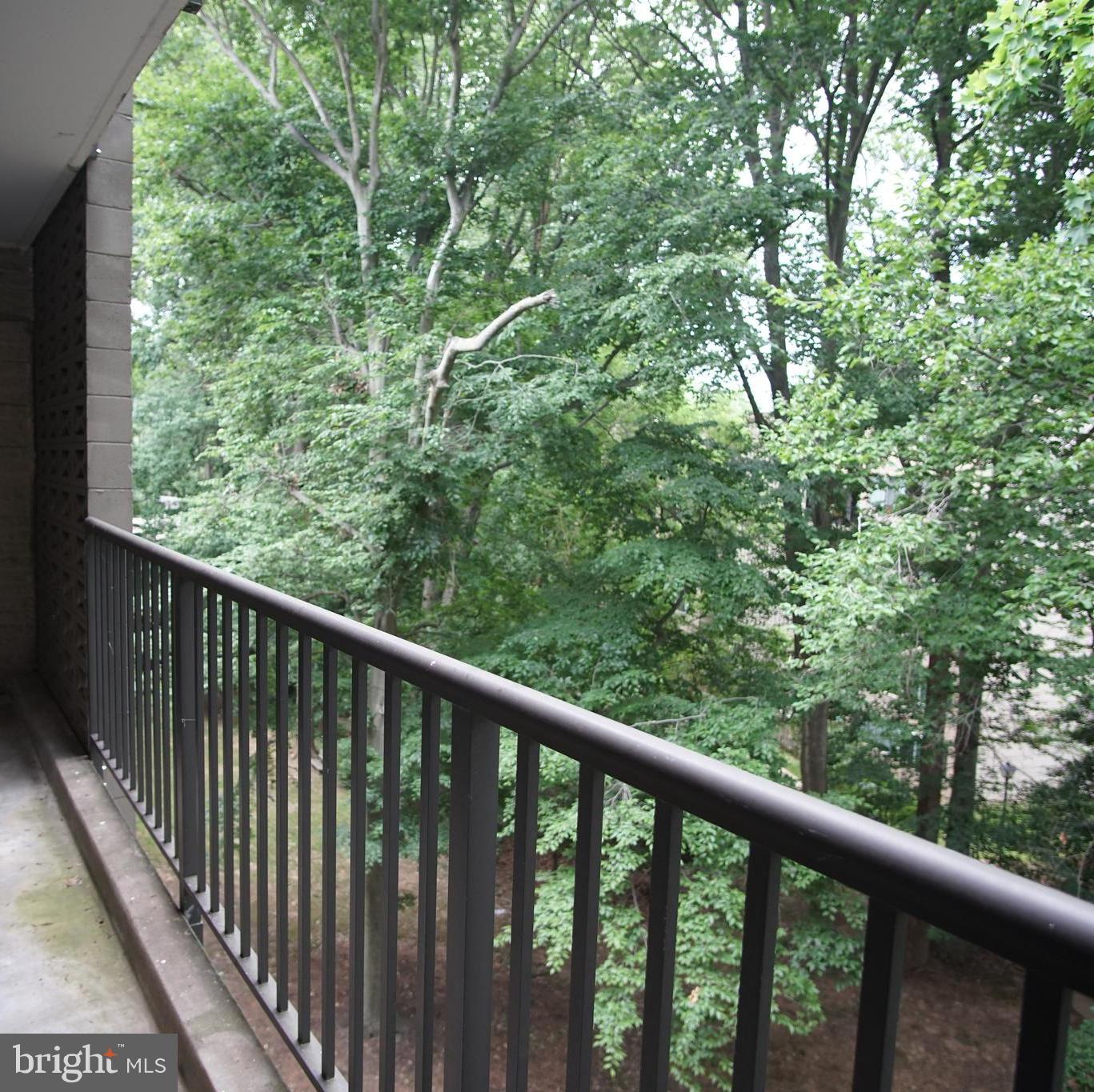 BRIARWOOD COURT - Residential