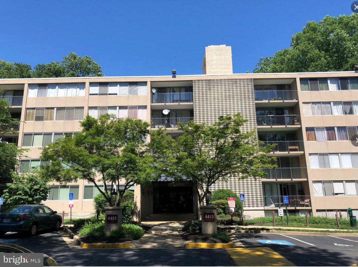 BRIARWOOD COURT - Residential