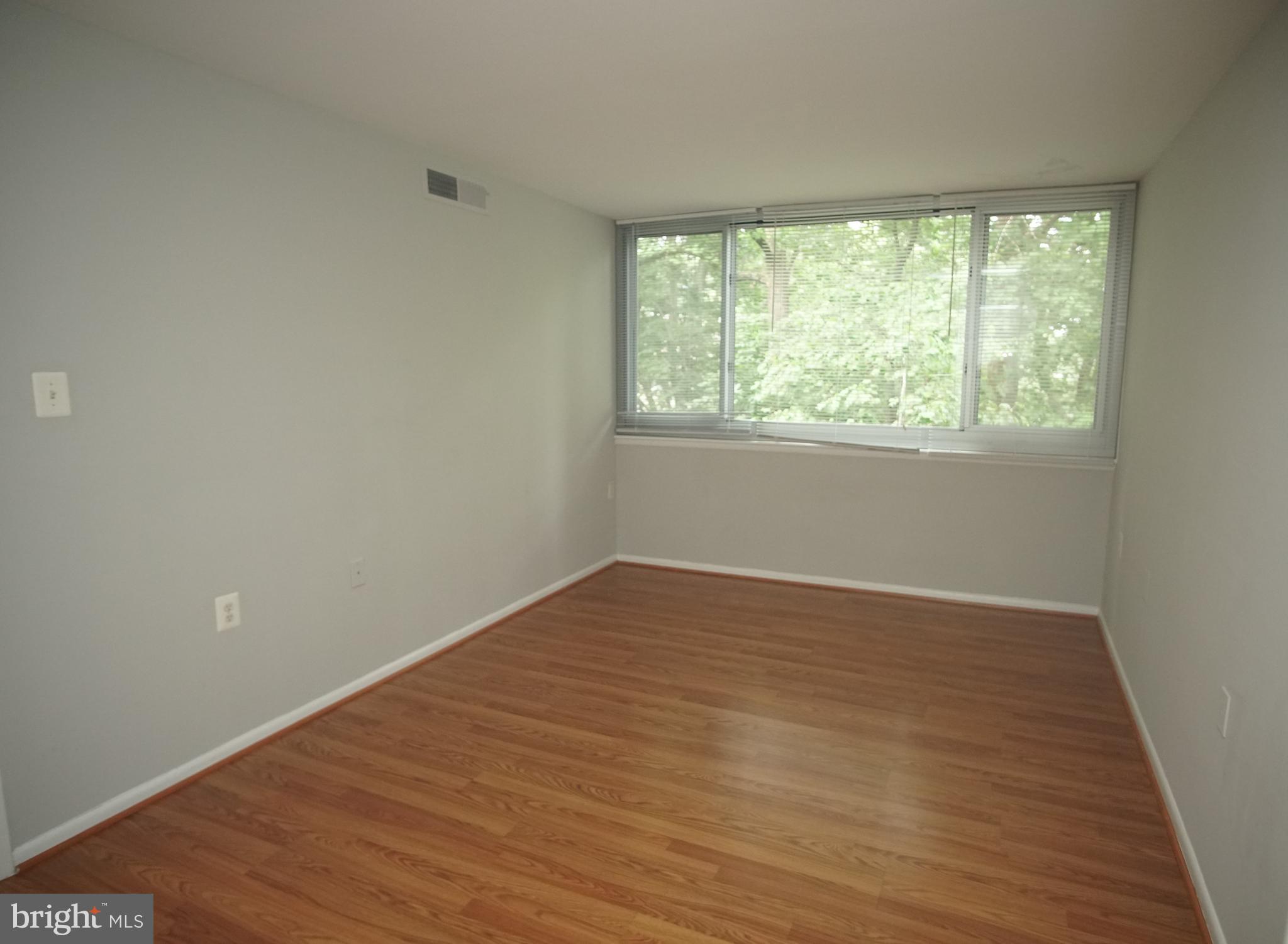 BRIARWOOD COURT - Residential