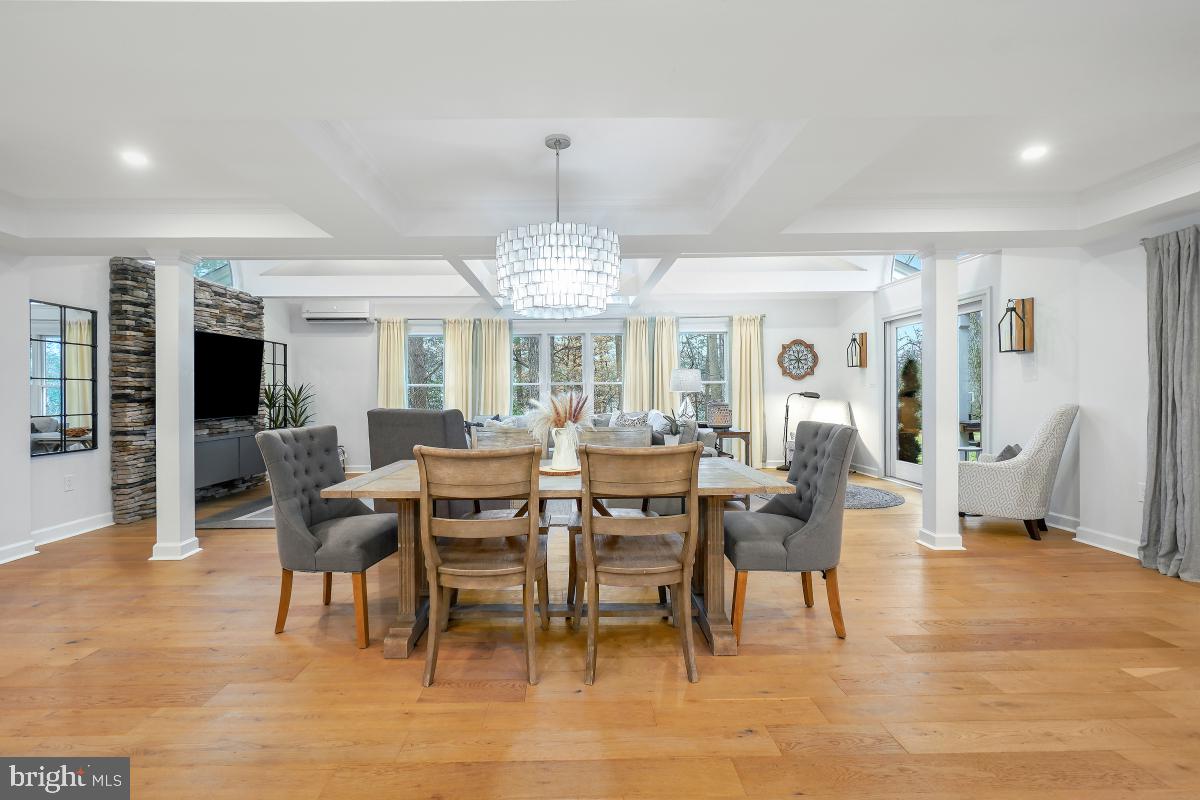 BURNING TREE VIEW - Residential