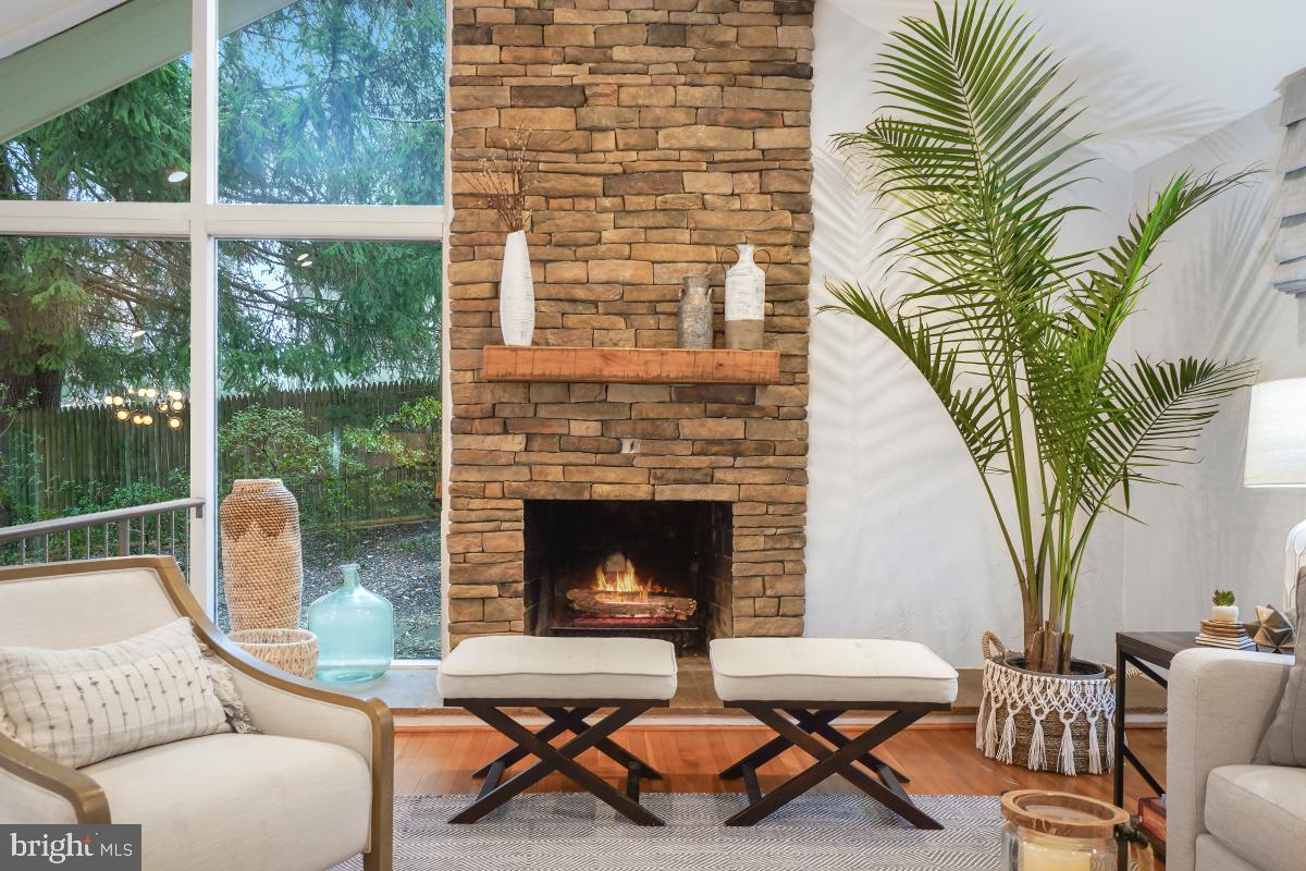 BURNING TREE VIEW - Residential