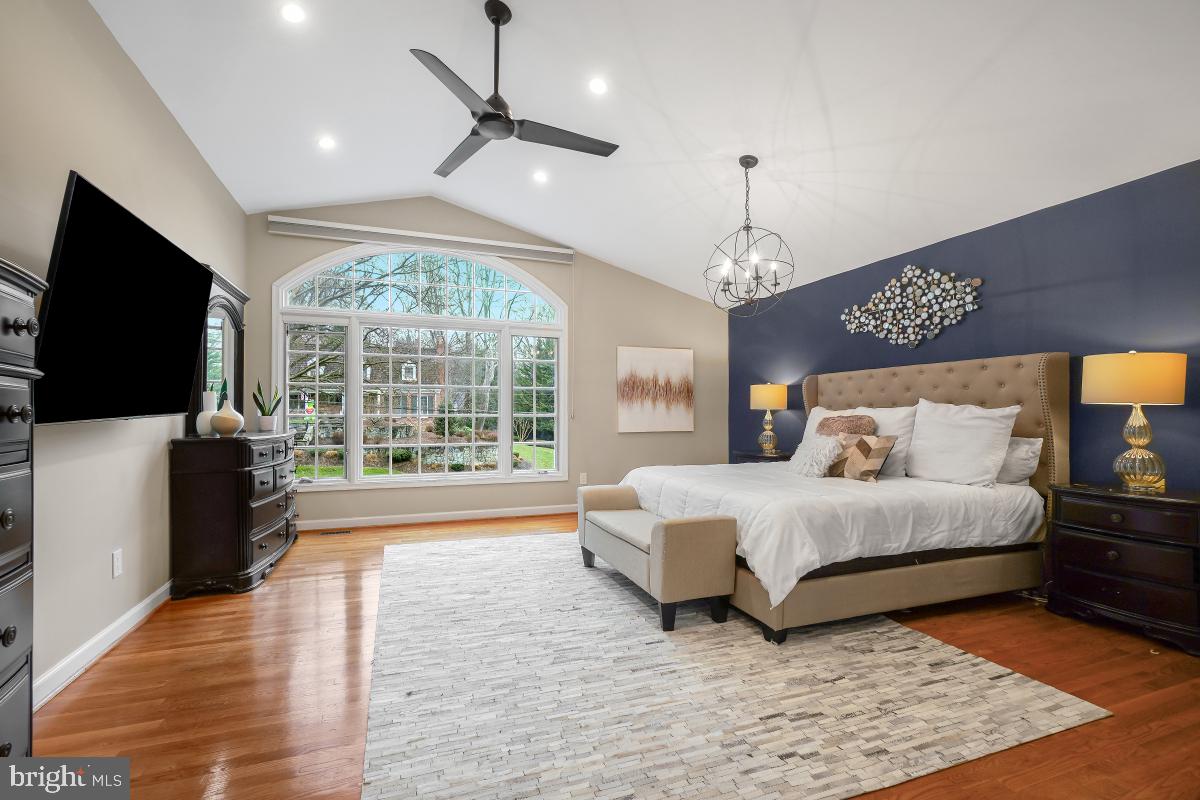 BURNING TREE VIEW - Residential