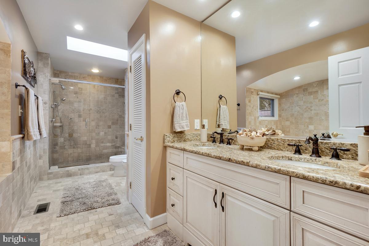 BURNING TREE VIEW - Residential