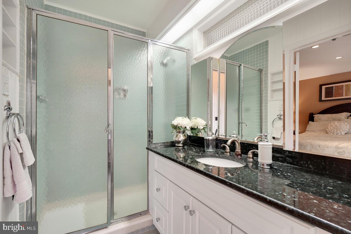 BURNING TREE VIEW - Residential