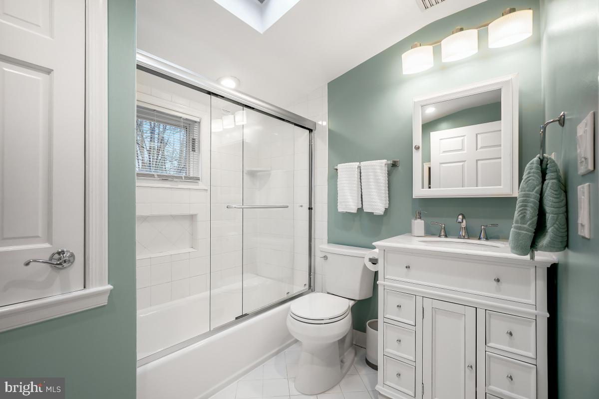 BURNING TREE VIEW - Residential