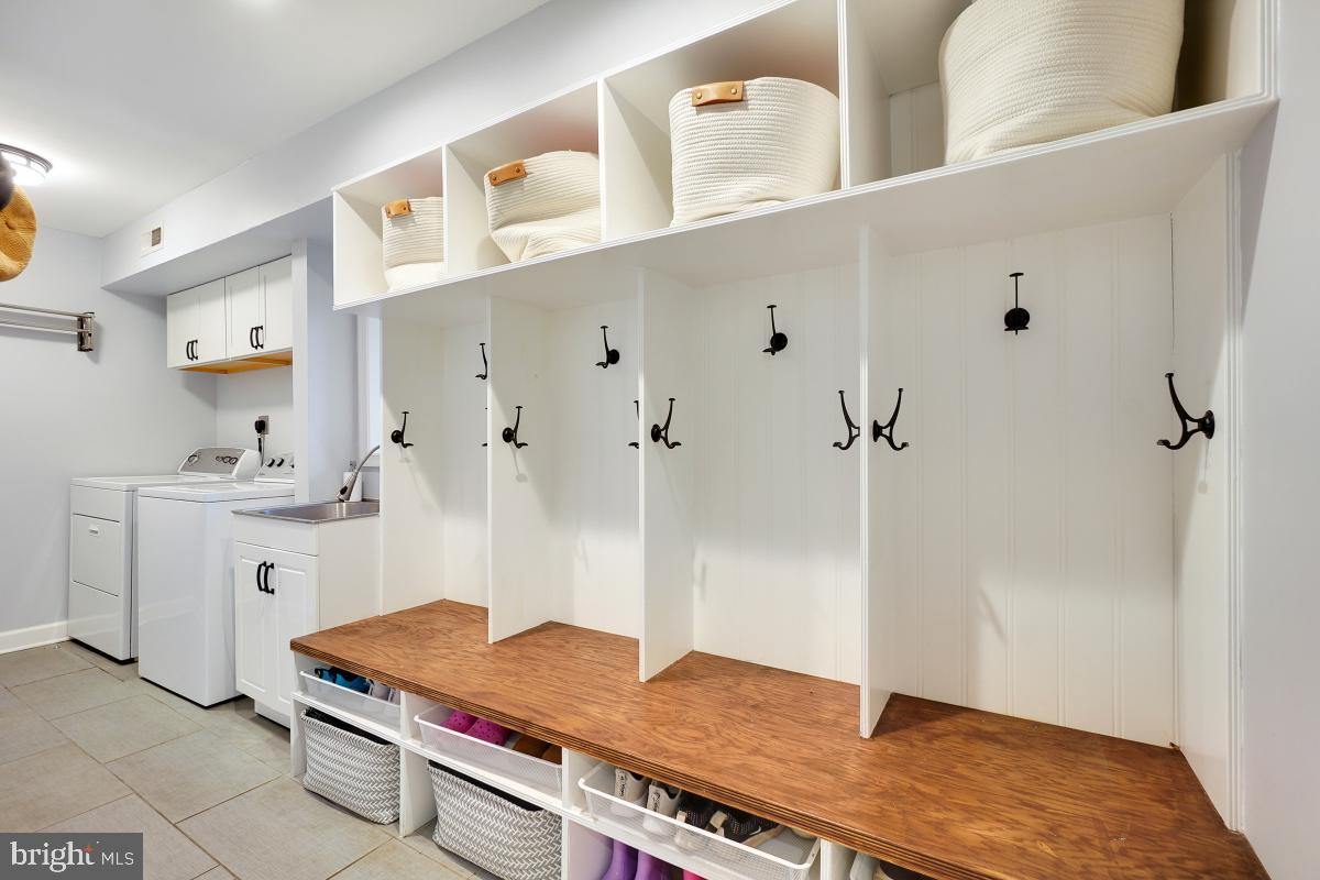 BURNING TREE VIEW - Residential