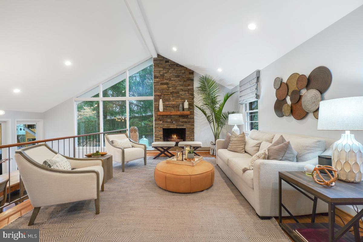 BURNING TREE VIEW - Residential