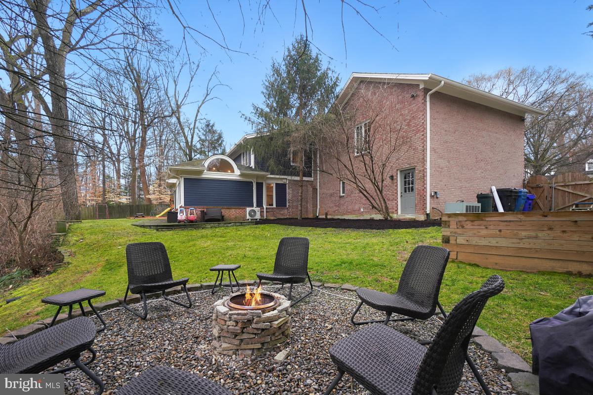 BURNING TREE VIEW - Residential