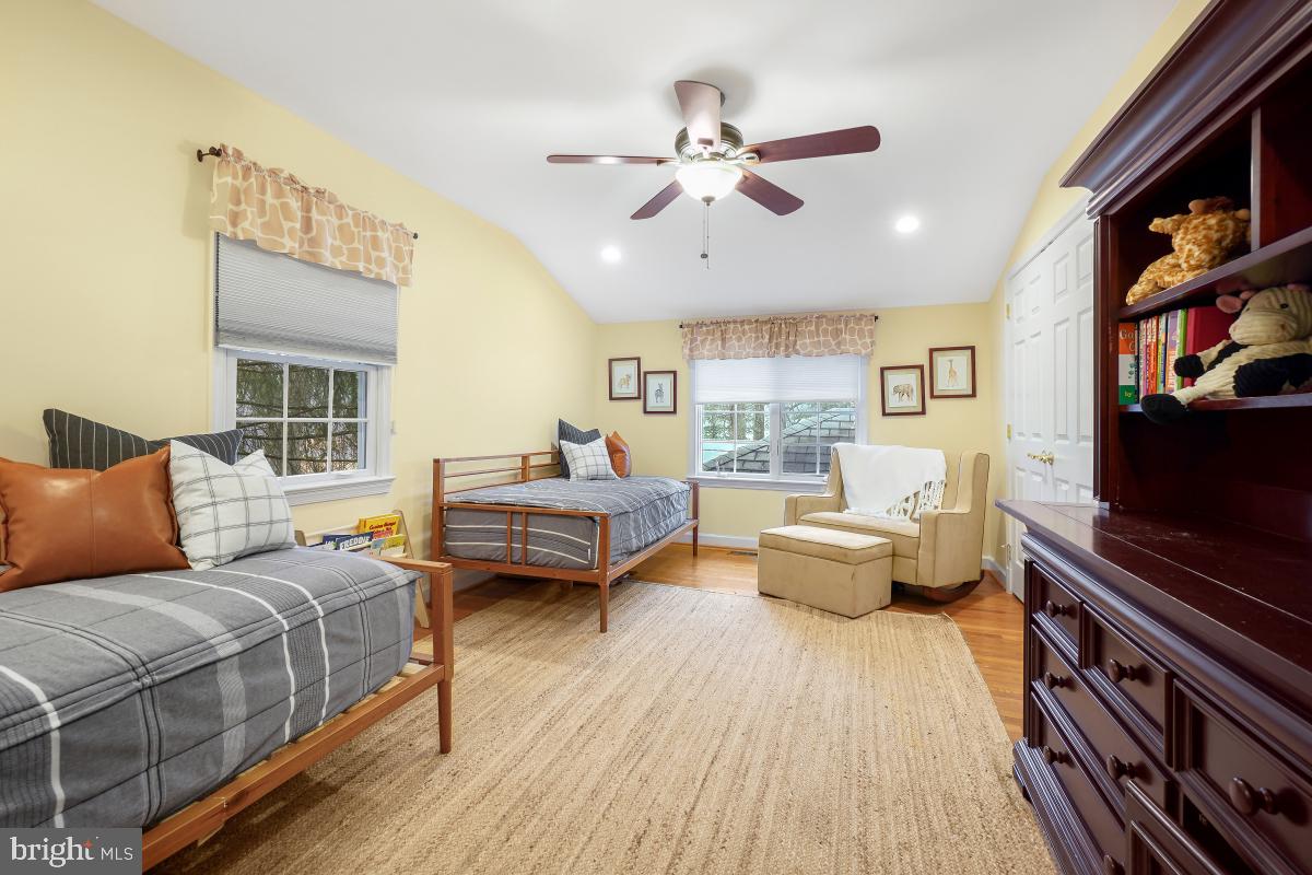 BURNING TREE VIEW - Residential