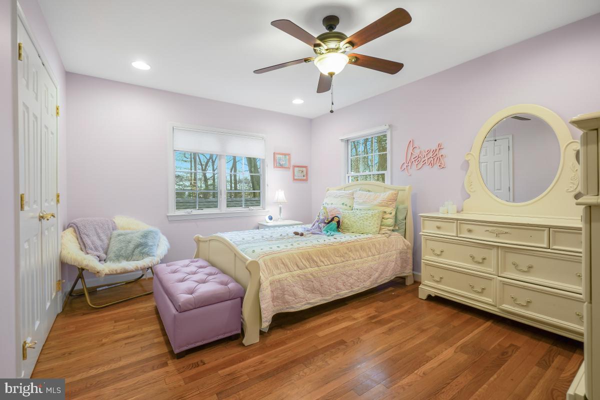 BURNING TREE VIEW - Residential