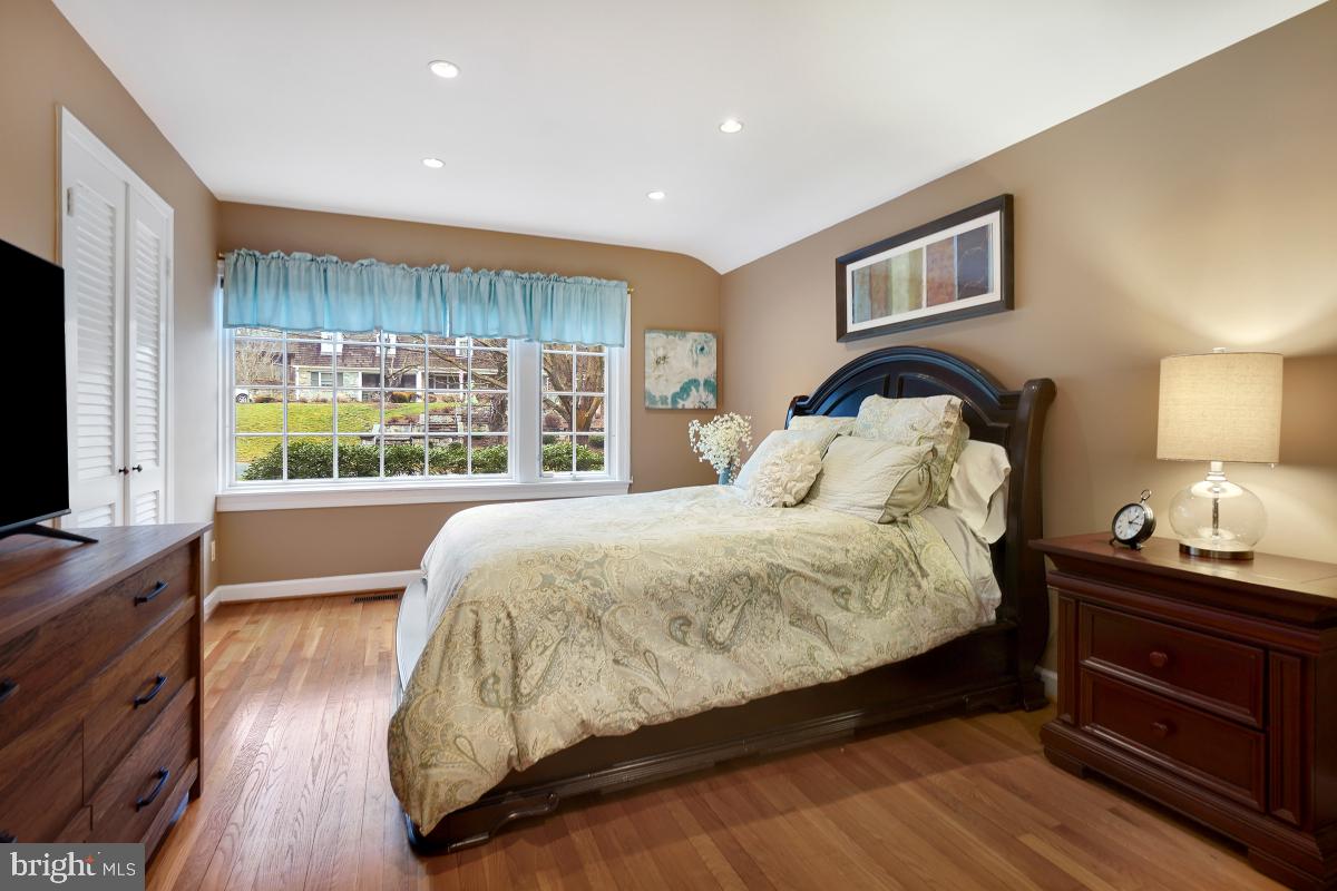 BURNING TREE VIEW - Residential