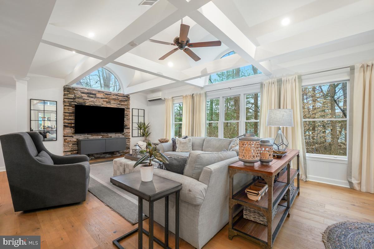 BURNING TREE VIEW - Residential