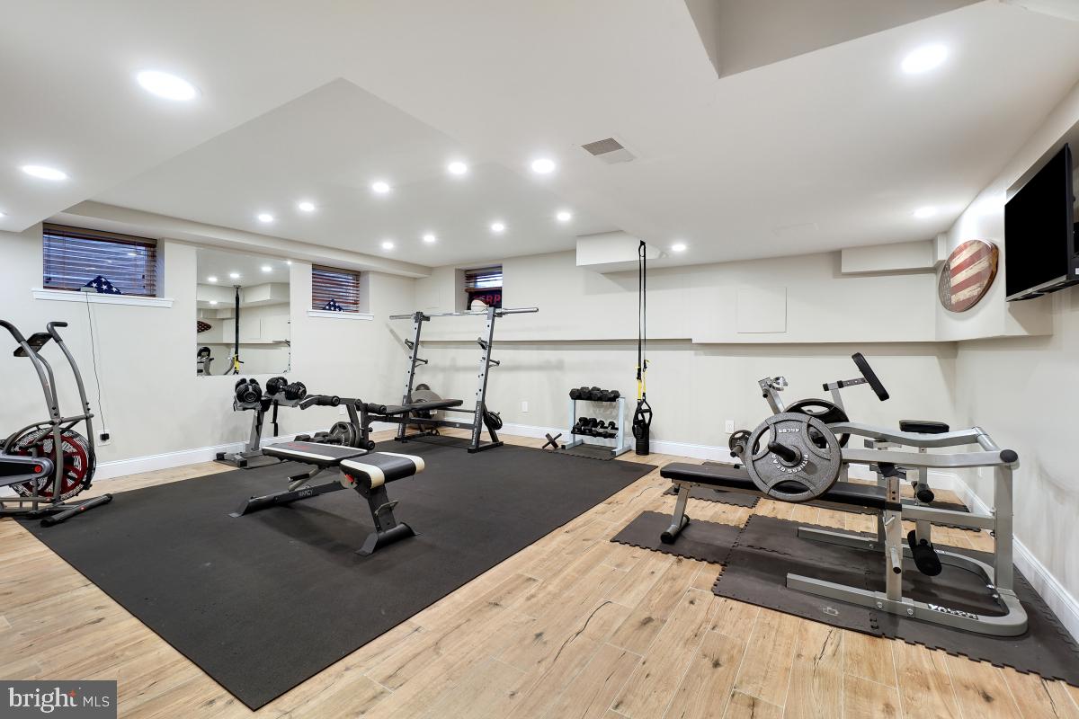 BURNING TREE VIEW - Residential