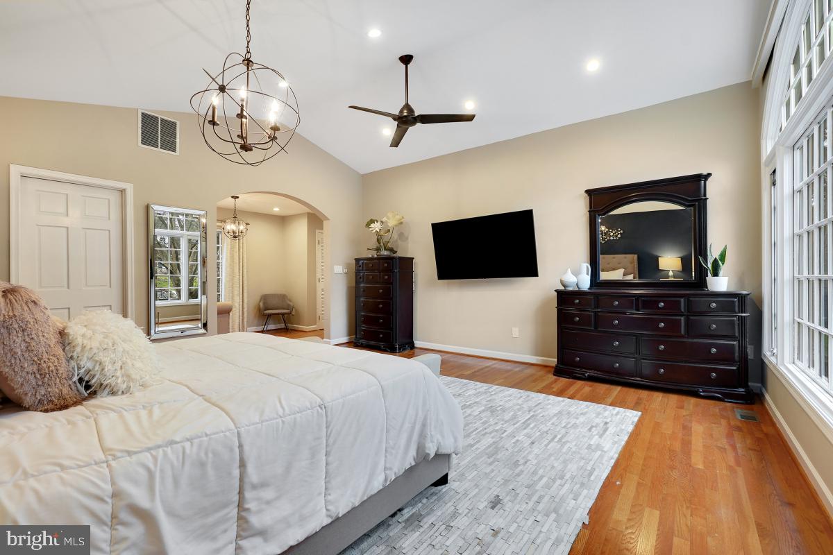 BURNING TREE VIEW - Residential