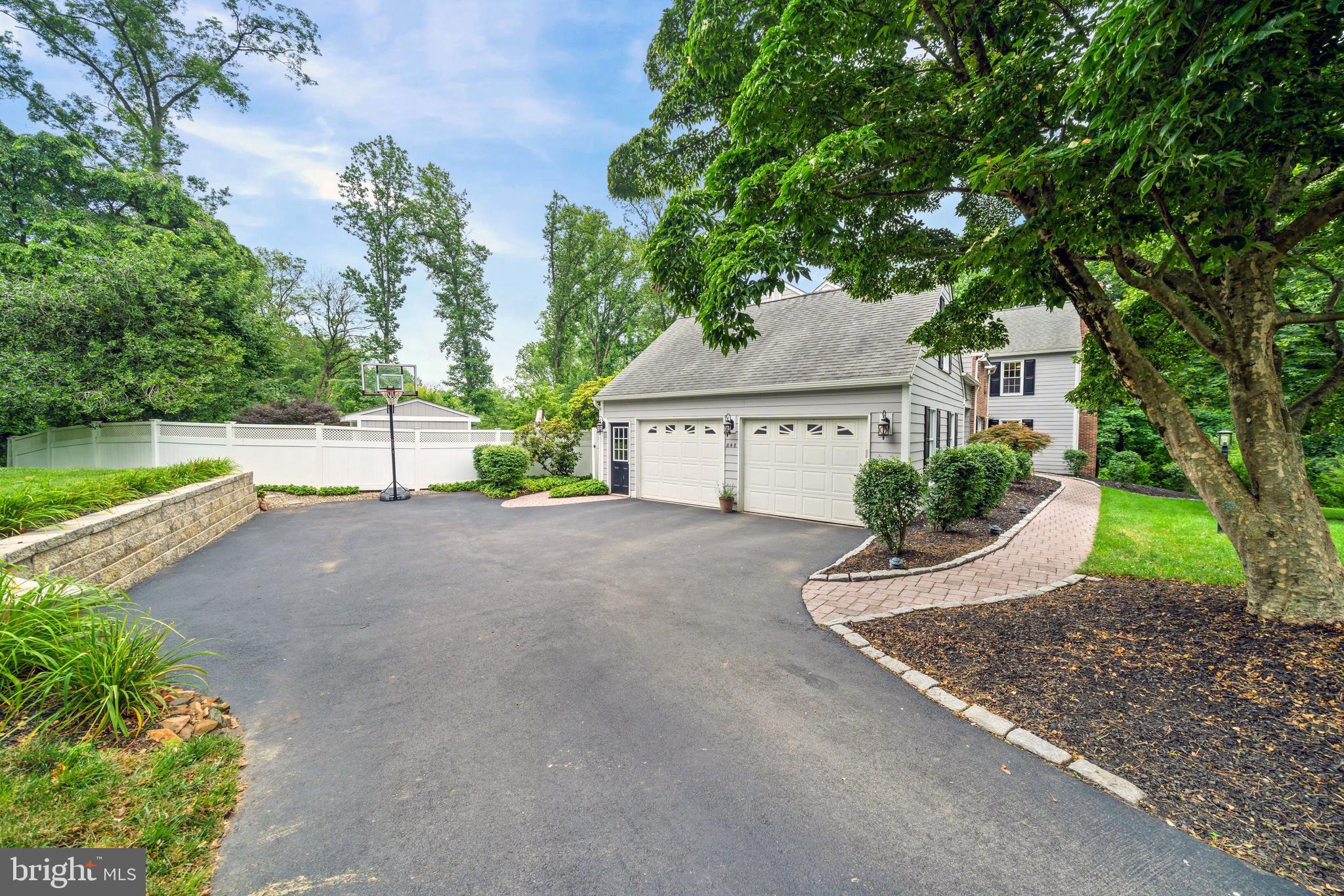 WOODSIDE - Residential