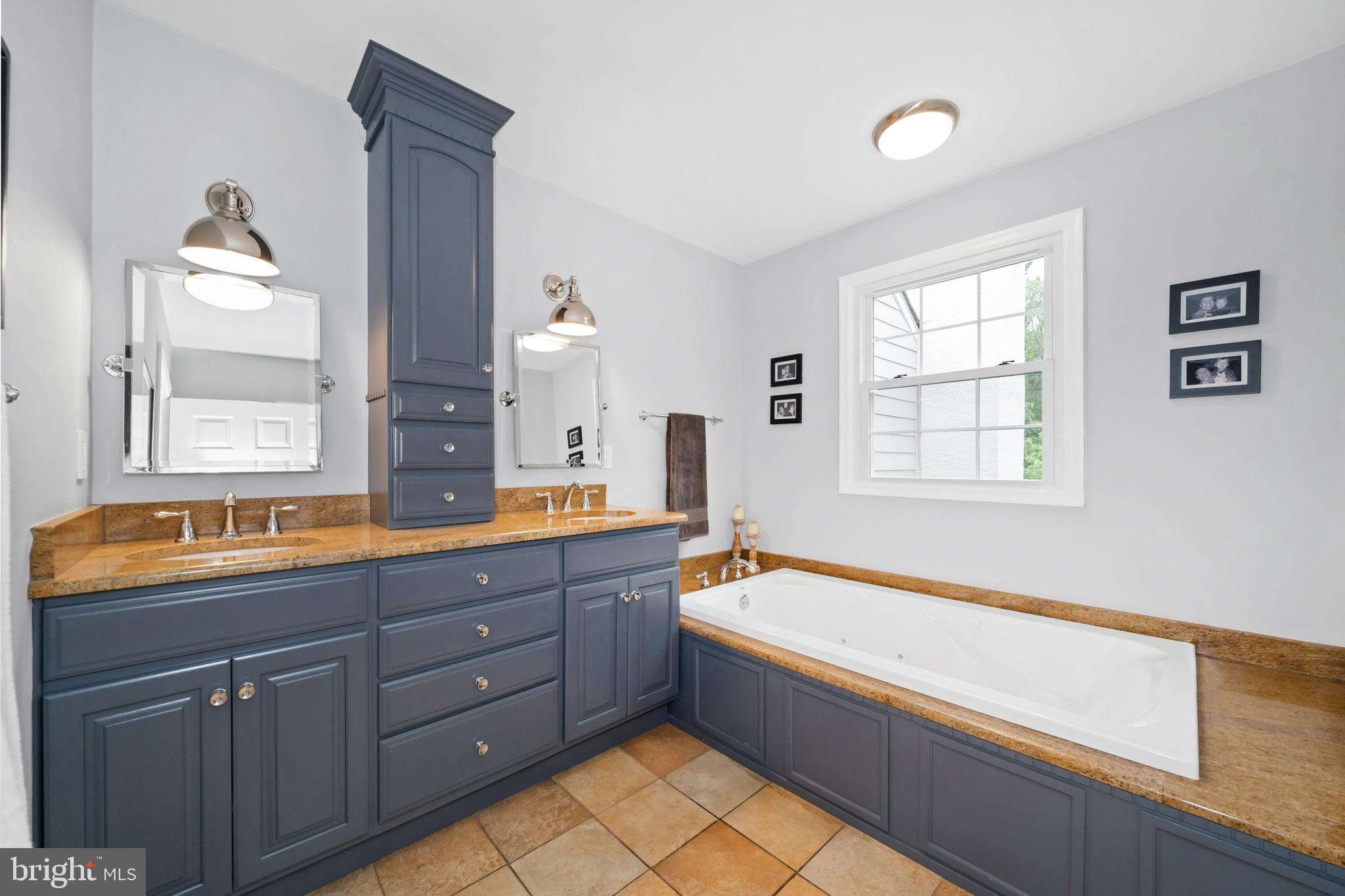 WOODSIDE - Residential