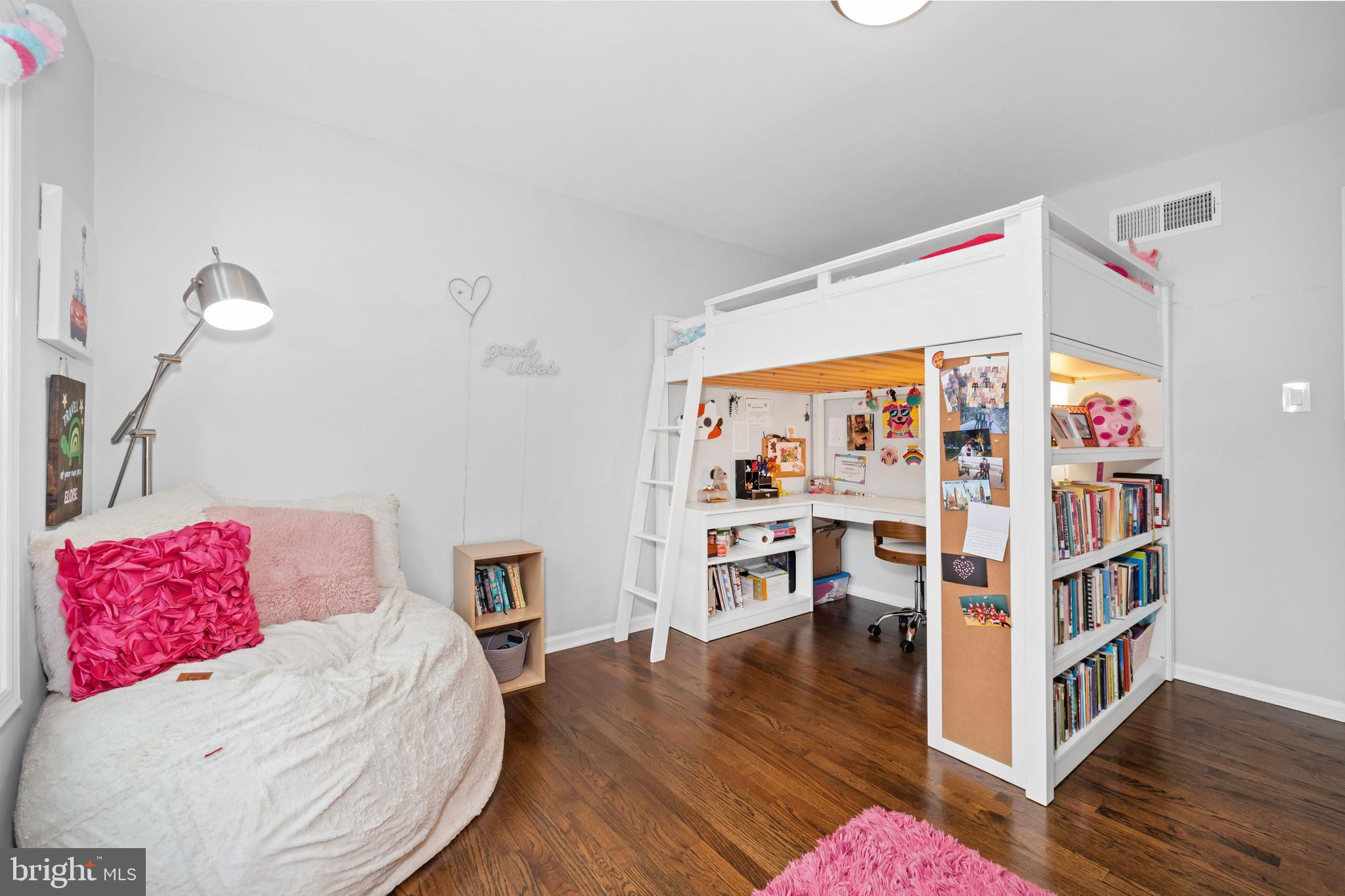 WOODSIDE - Residential