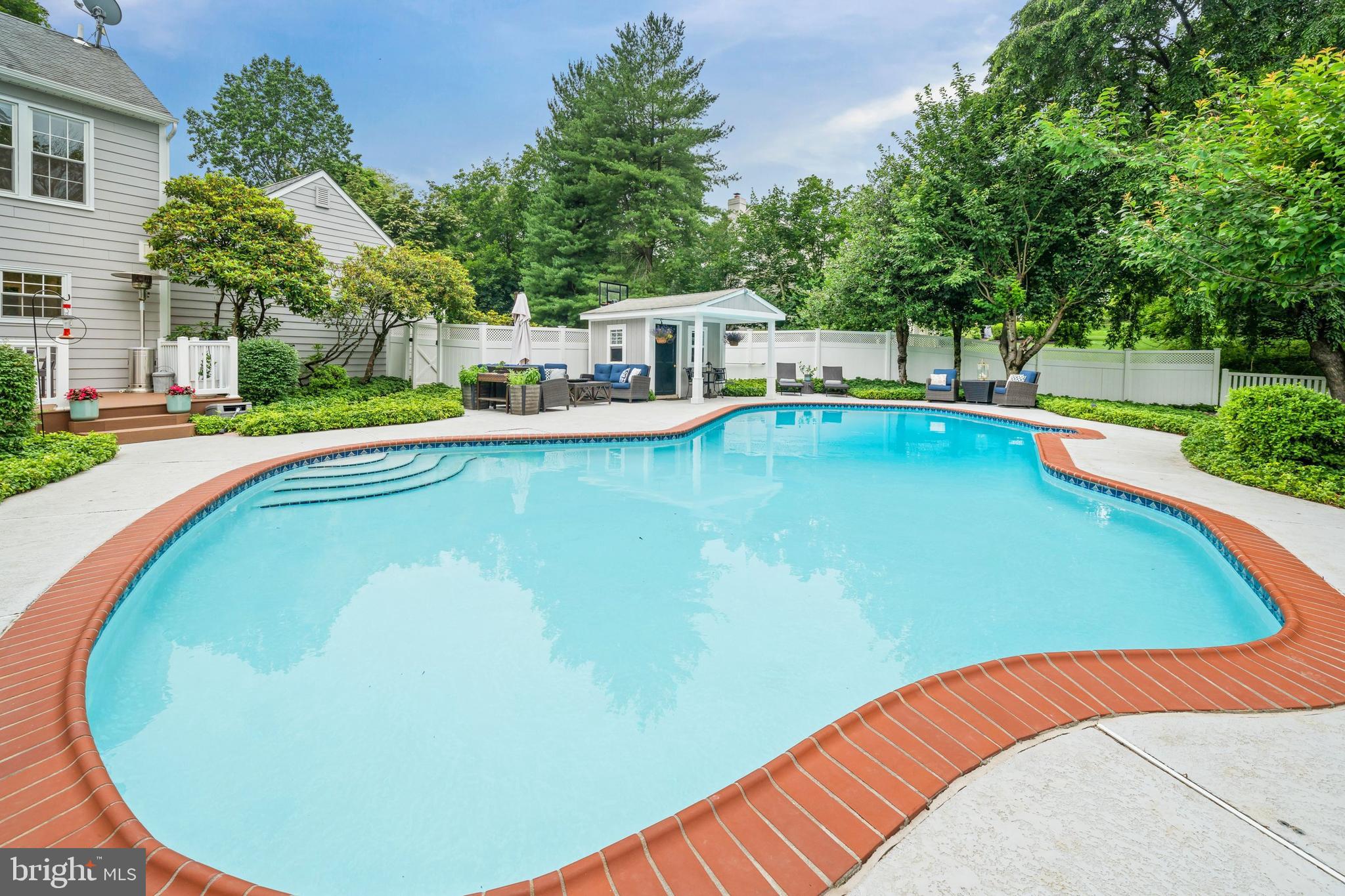 WOODSIDE - Residential