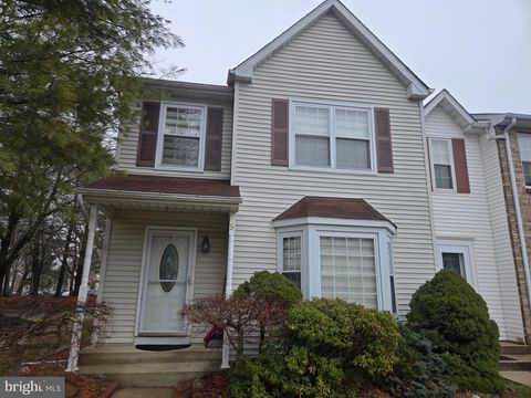 Townhouse For Sale - 9 Dunmoor Ct S Ct<br/> HAMILTON, NJ 08690