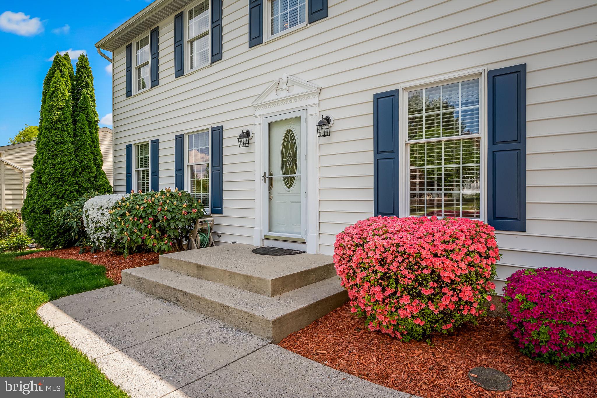5 HURST OAK COURT