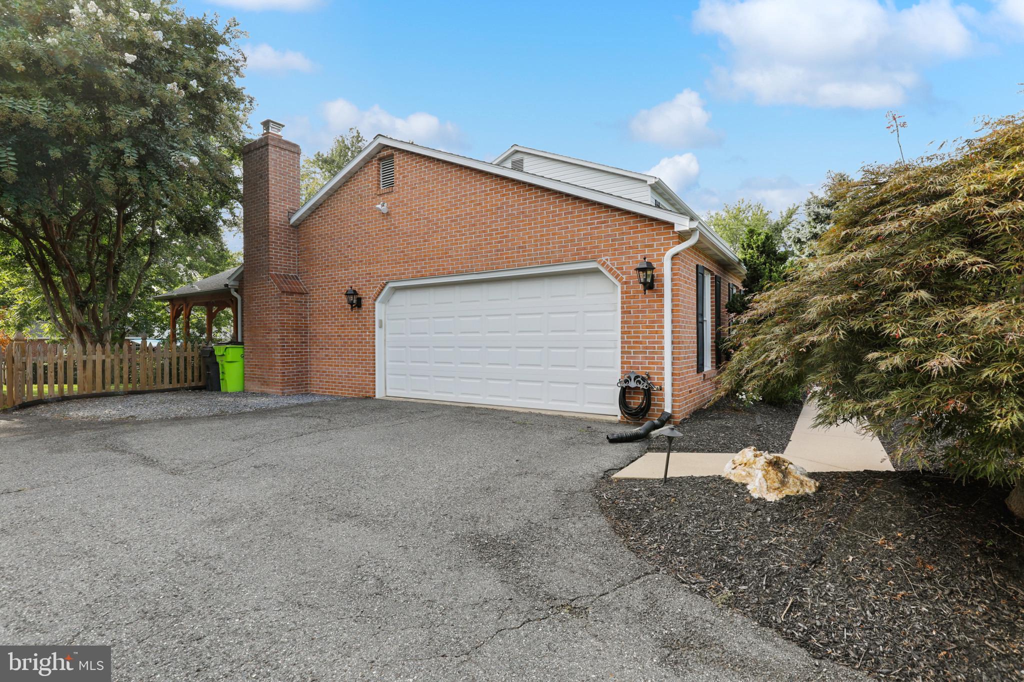 WOODRIDGE MANOR - Residential