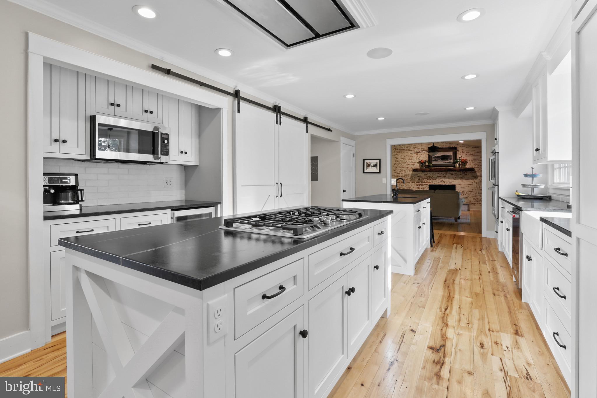 WOODRIDGE MANOR - Residential