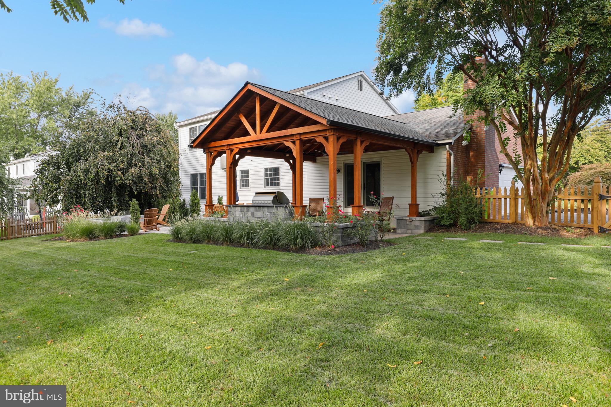 WOODRIDGE MANOR - Residential