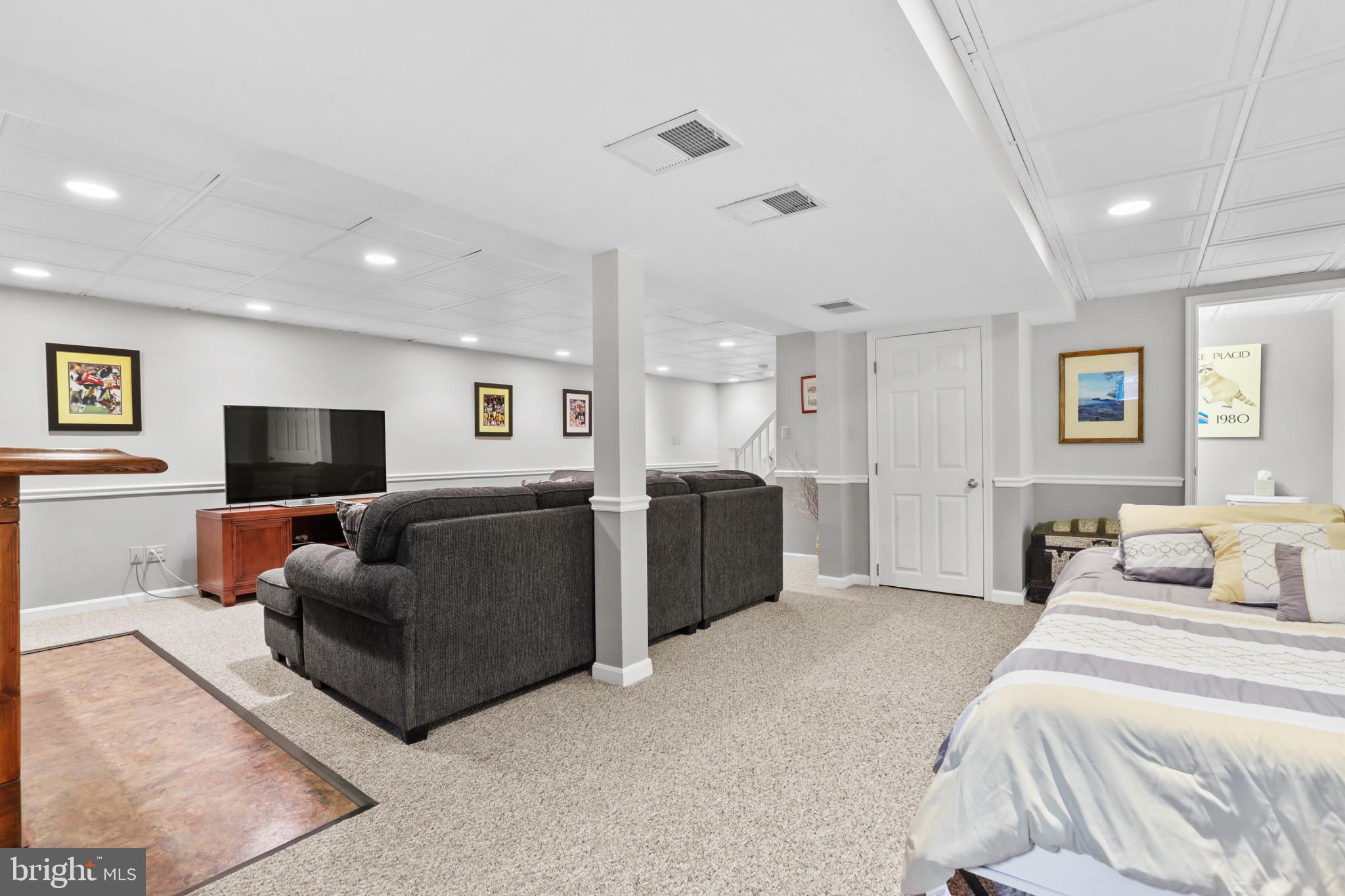 WOODRIDGE MANOR - Residential