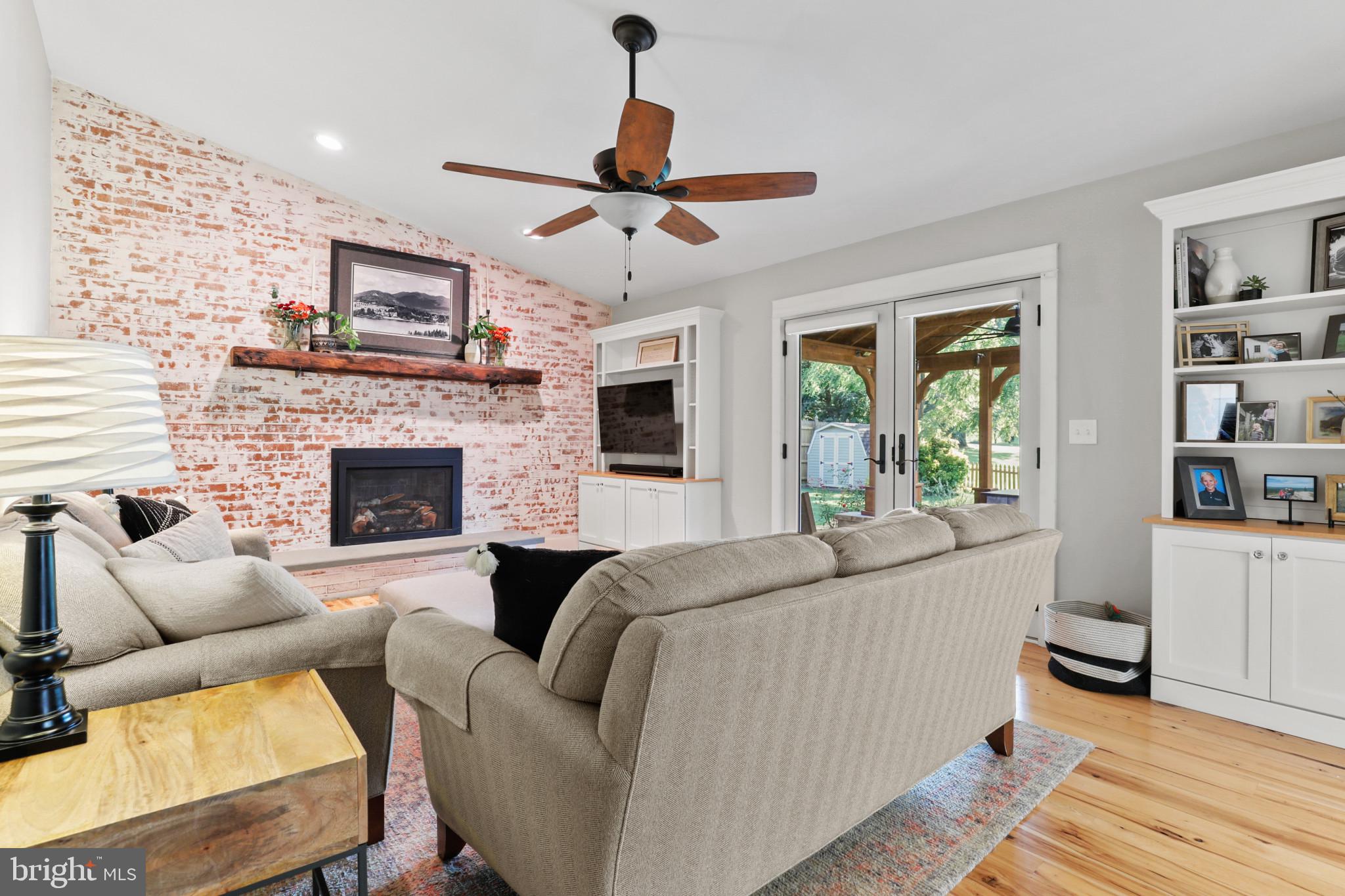 WOODRIDGE MANOR - Residential